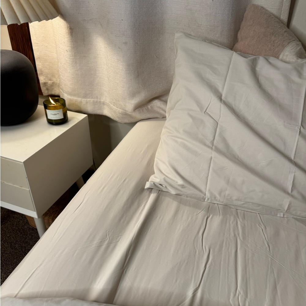 Under the canopy queen sheets